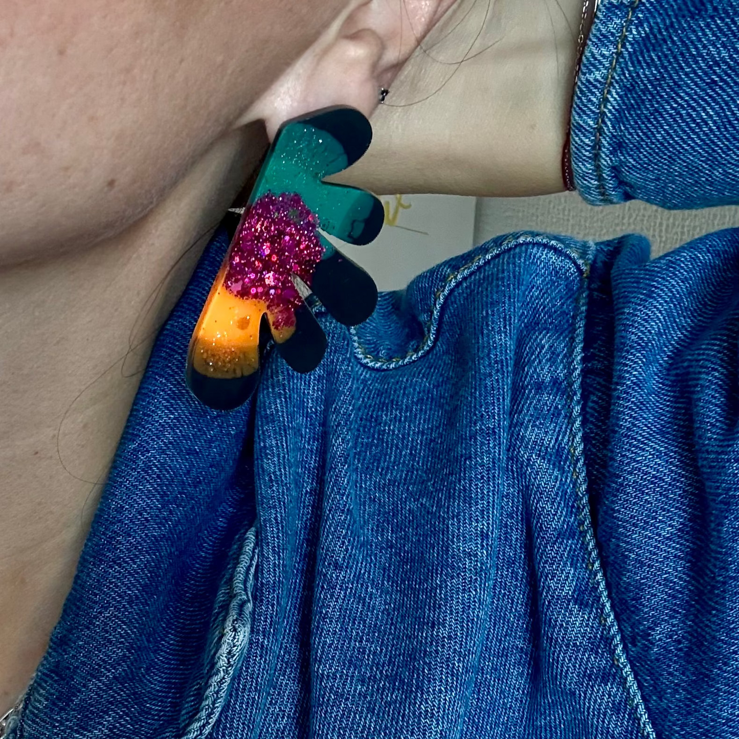 boucles d'oreilles en resine